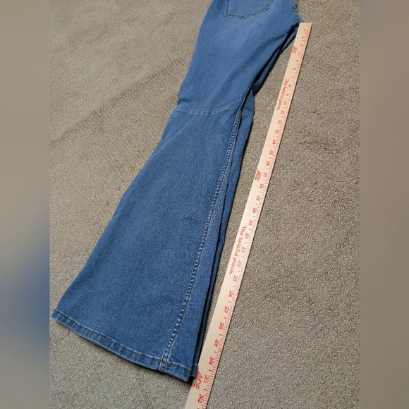 We The Free Mid Rise Bell Bottom Super Flare Jeans Womens 30 Pull On Boho Denim - Picture 10 of 10